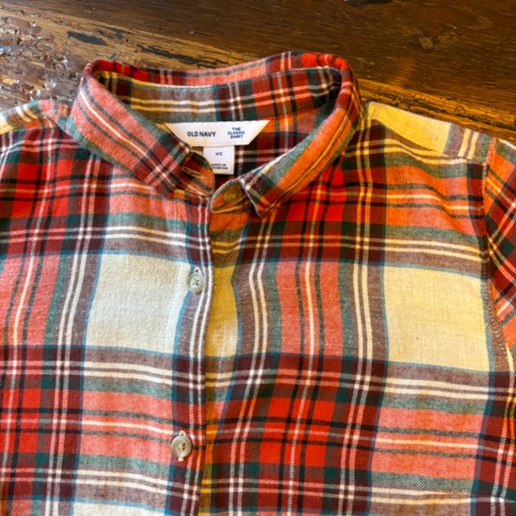 Ladies Old Navy Plaid Flannel Button Down - size XS - Picture 2 of 9